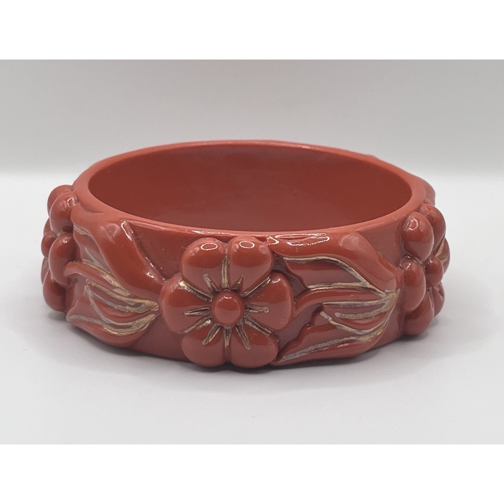 Vintage Floral Carved Lucite Modern Bangle Bracelet 7" Orange With Gold Accent